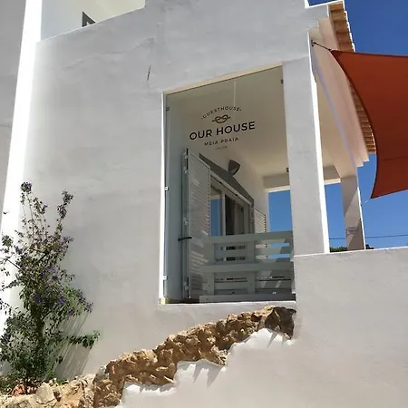 בית הארחה Our House לאגוּ‏ש