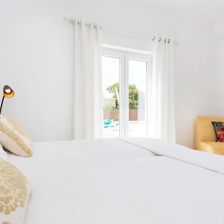 בית הארחה Our House 3*