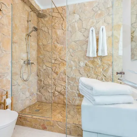 בית הארחה Our House לאגוּ‏ש